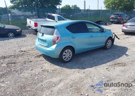 2013 Toyota Prius C Two из США, поврежденный, VIN JTDKDTB32D1045334
